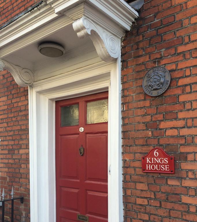 Kings House Wokingham Guest House ภายนอก รูปภาพ